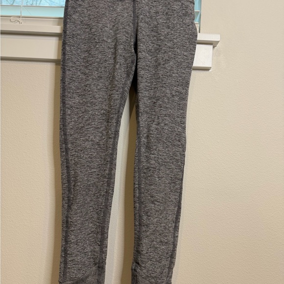 ALO Yoga Light Gray and Heather Gray Leggings - Picture 2 of 13